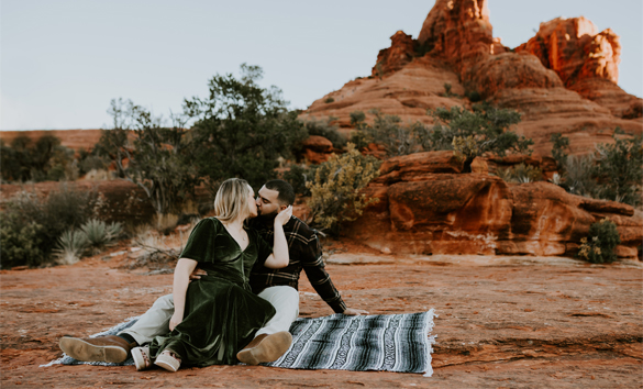 Dreamy Sedona Desert Couples Shoot at Bell Rock